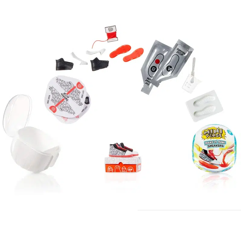 Capsule Miniverse Make It Mini Sneakers et ses mini baskets à fabriquer